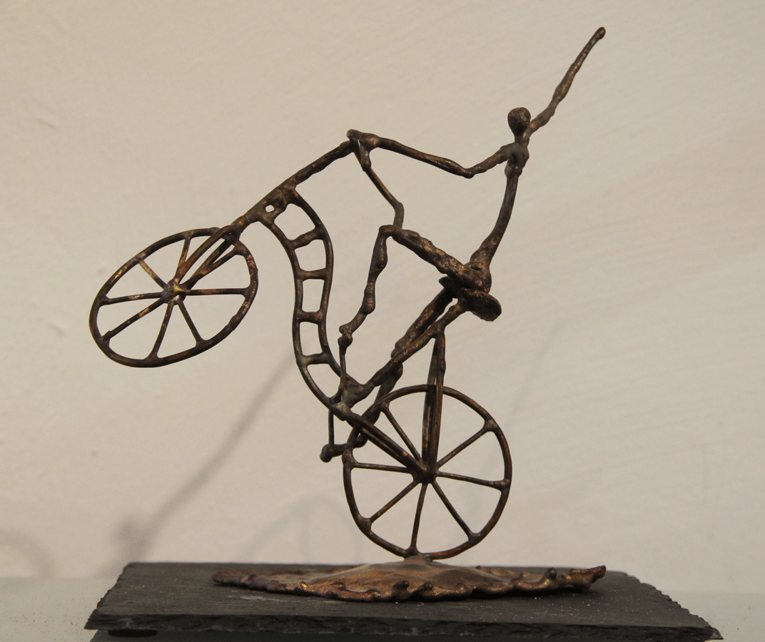 »Radfahrer«, Kupferskulptur von Britta Rösler